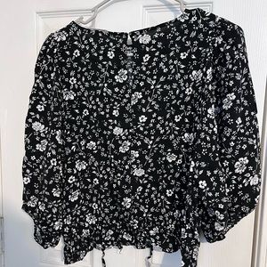 Black and White Floral Cropped Blouse.